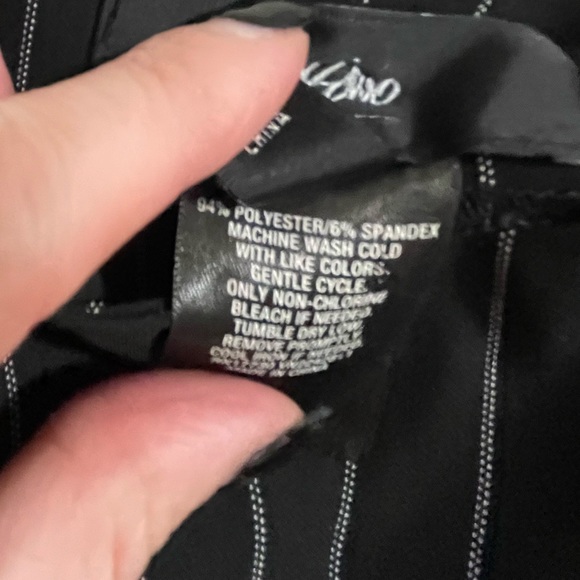 Mossimo Black & White Stripped Sleeveless Cropped Jumpsuit Size XL Runs Small - Picture 8 of 8